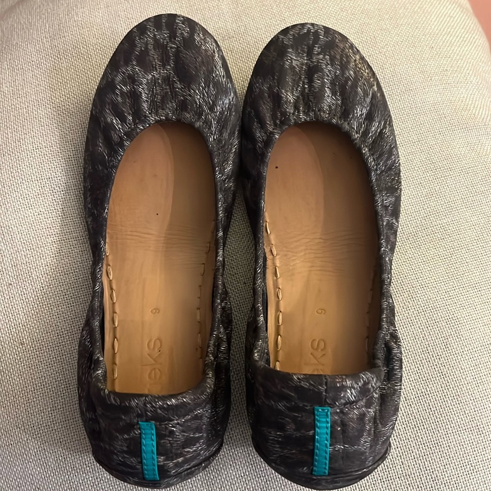 Size 9 Black Leopard Tieks Like New
